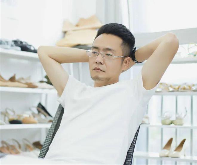 高跟鞋奇迹般东山再起5个月赚12亿凯发K8负债500万后大叔穿上了(图11)