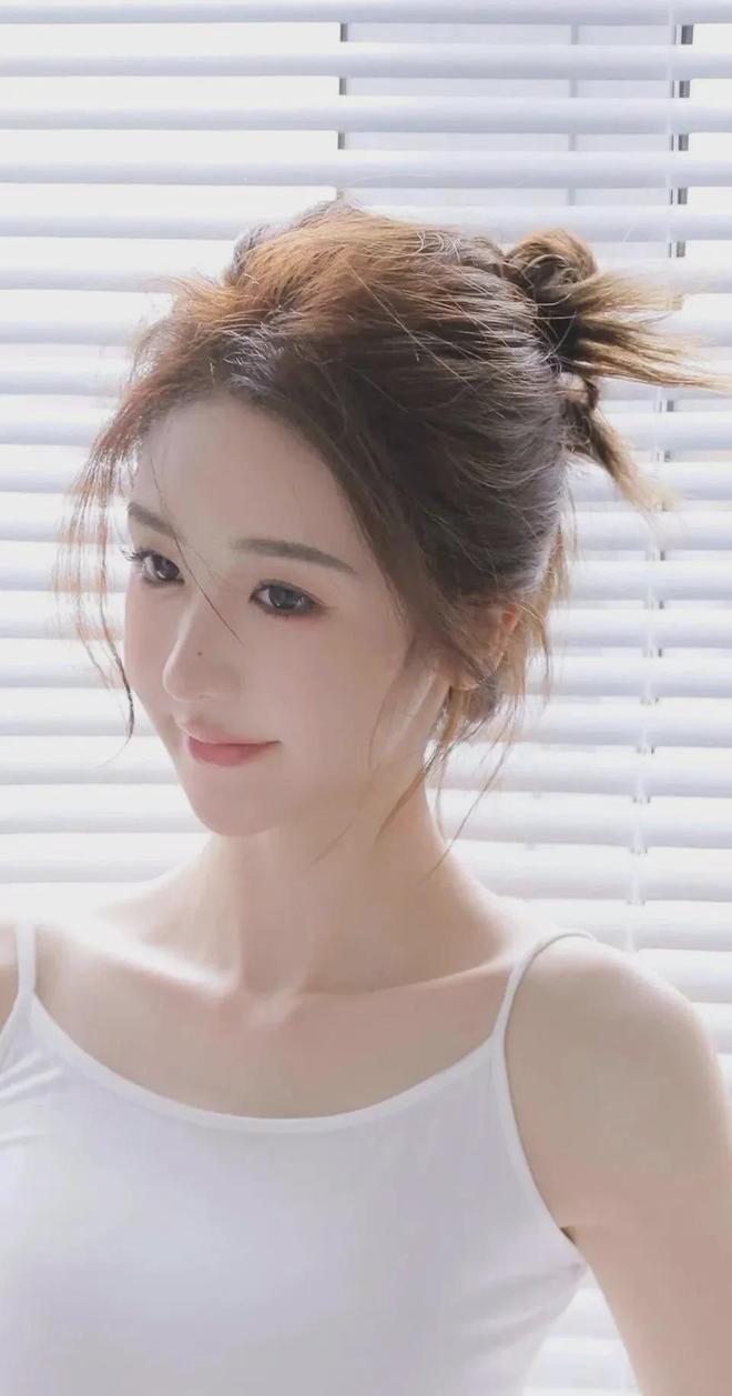 陷的妻子2》中文V凯发k8网站《沦(图1)